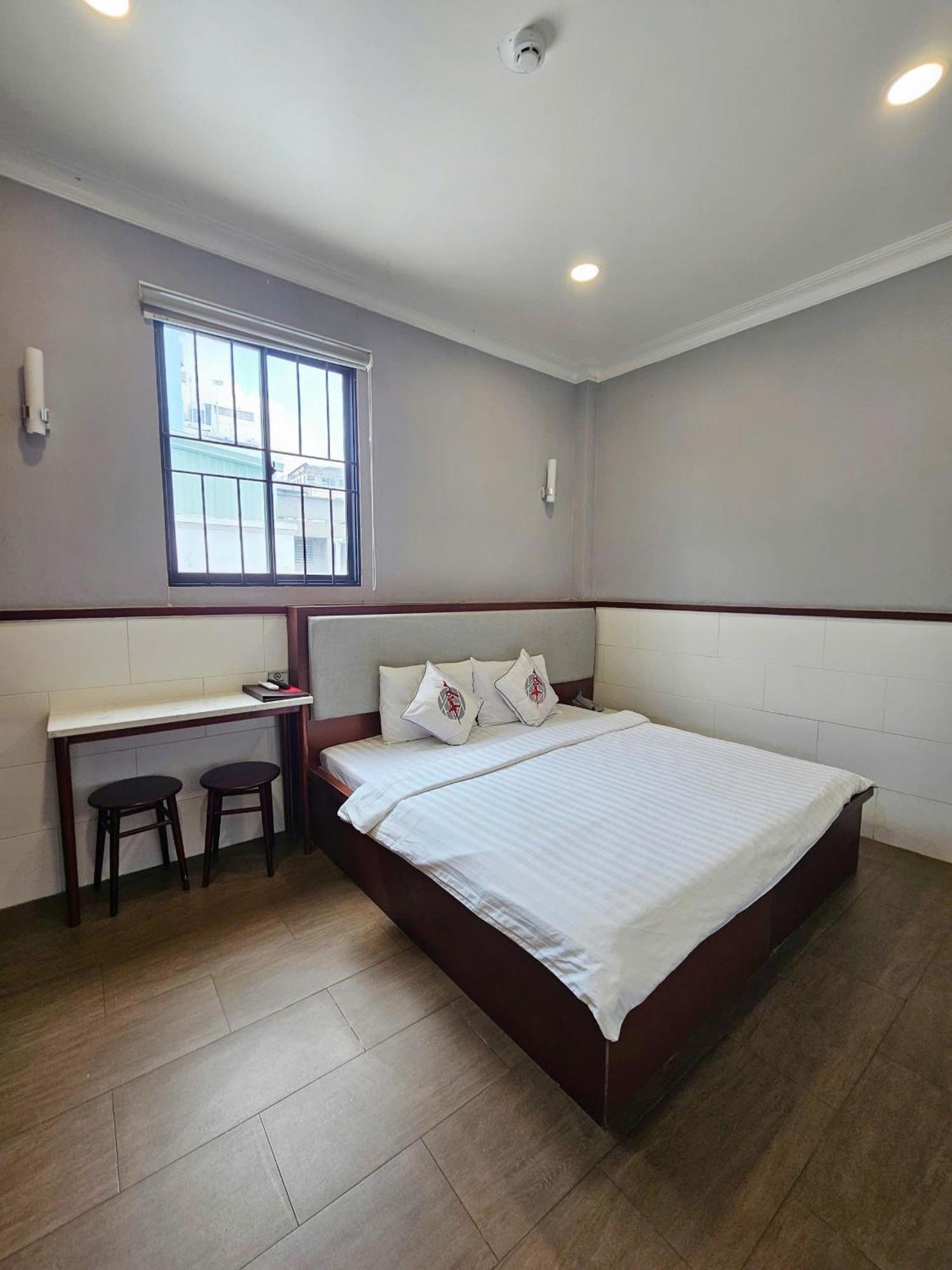 Hoa Hotel